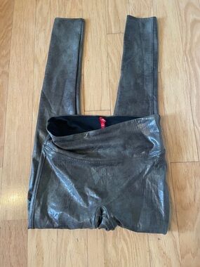 SPANX green gray embossed crocodile Leggings ladies size medium